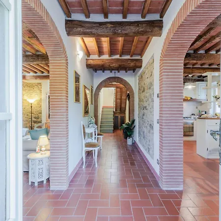 Tastefully Furnished In * Lucca