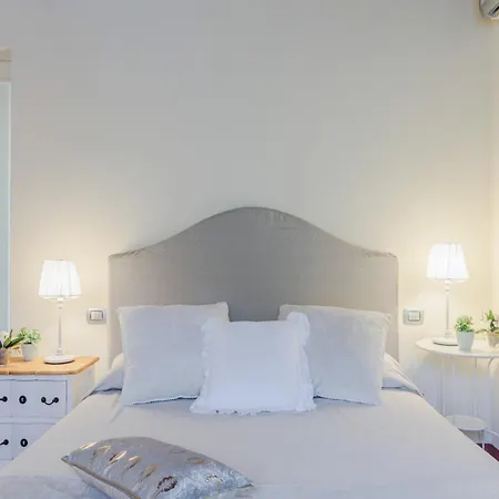 Tastefully Furnished In * Lucca