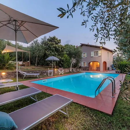Tastefully Furnished In Villa Lucca